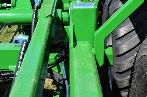 Traktorový nosič kontejnerů PORTÝR 19.12